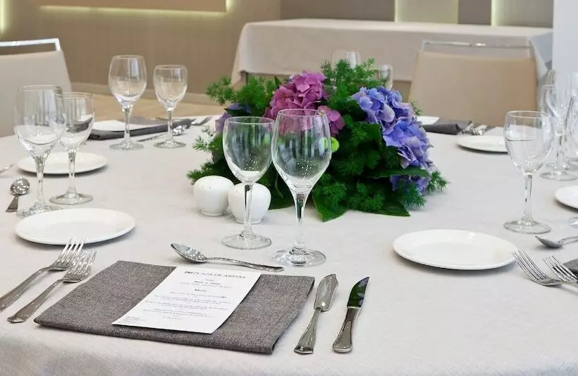 هتل NH Sevilla Plaza De Armas