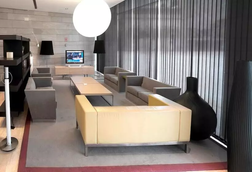 هتل NH Sevilla Plaza De Armas