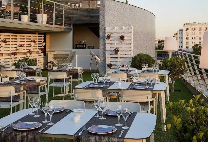 هتل NH Sevilla Plaza De Armas