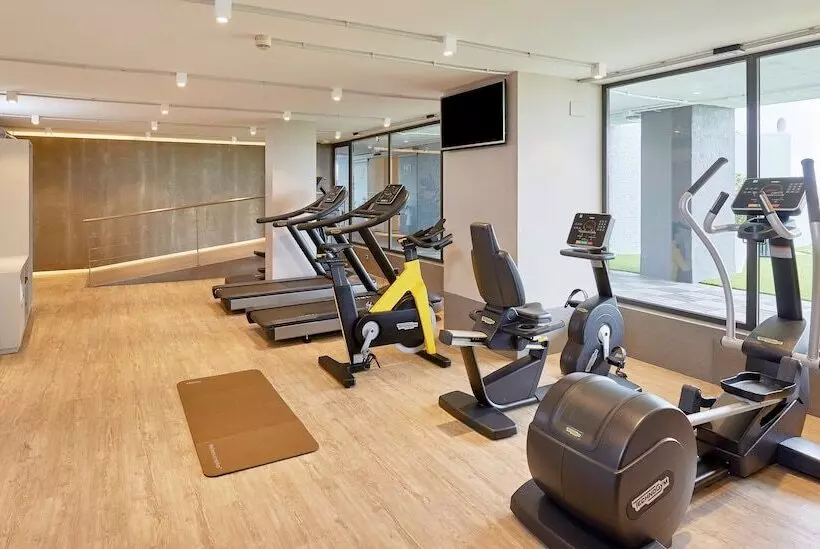 هتل NH Sevilla Plaza De Armas