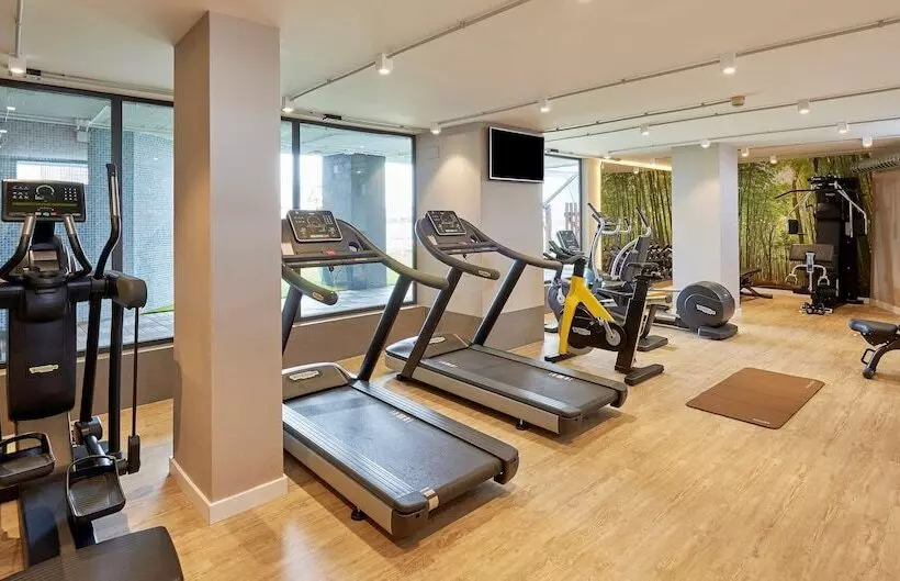 هتل NH Sevilla Plaza De Armas