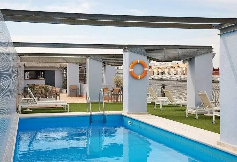 هتل NH Sevilla Plaza De Armas