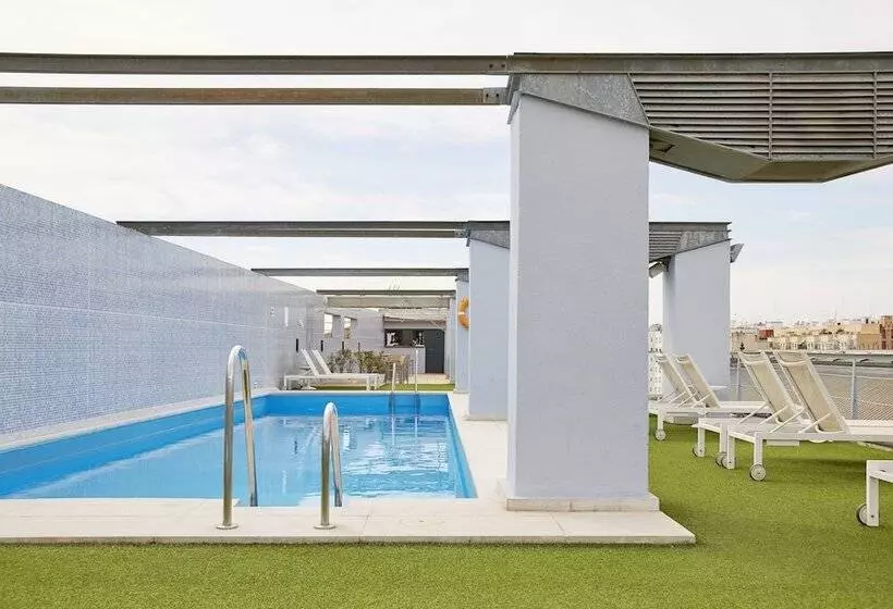 هتل NH Sevilla Plaza De Armas