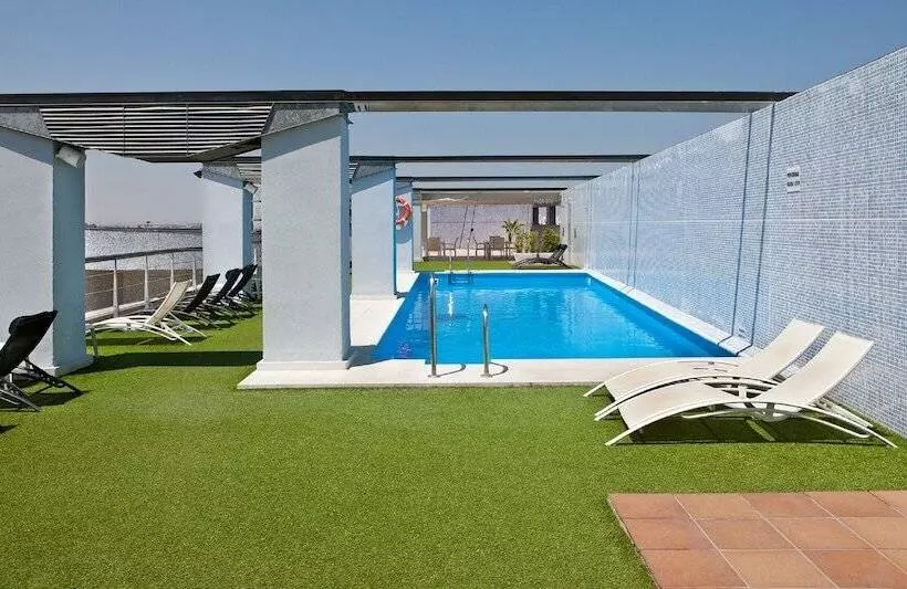 هتل NH Sevilla Plaza De Armas