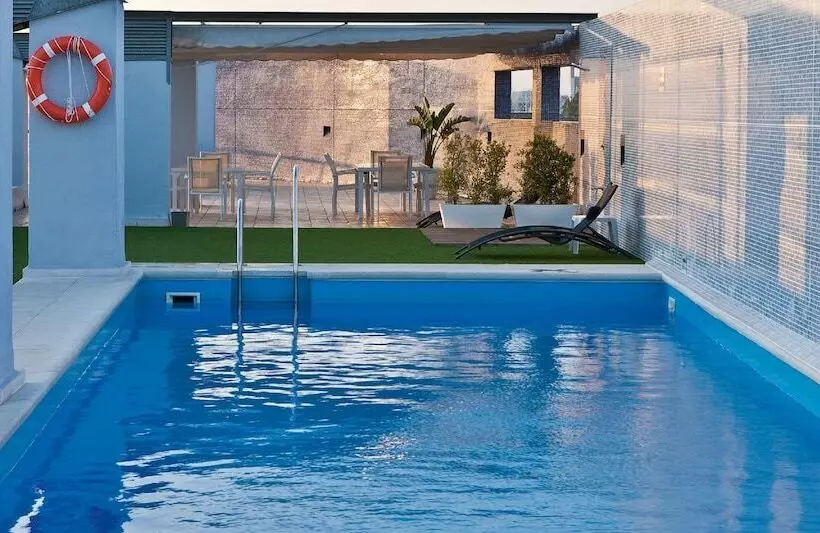 هتل NH Sevilla Plaza De Armas