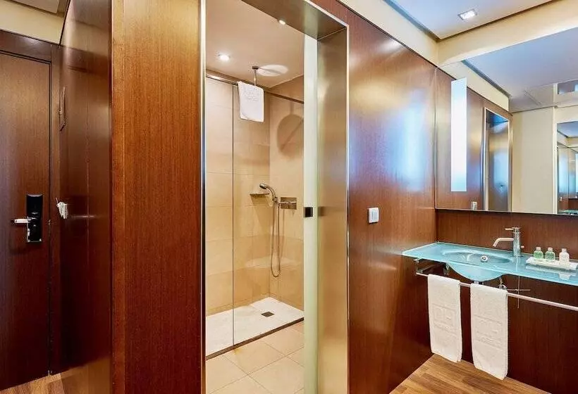 هتل NH Sevilla Plaza De Armas