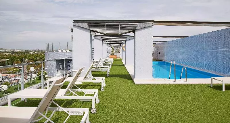 هتل NH Sevilla Plaza De Armas