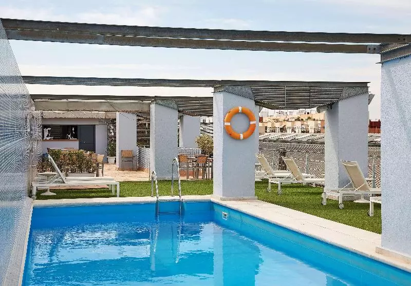 هتل NH Sevilla Plaza De Armas