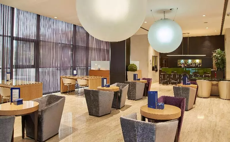 هتل NH Sevilla Plaza De Armas