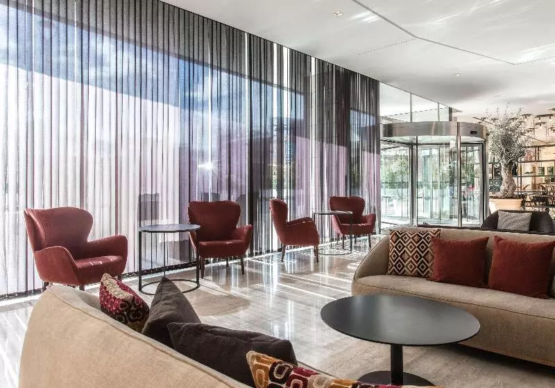 هتل NH Sevilla Plaza De Armas