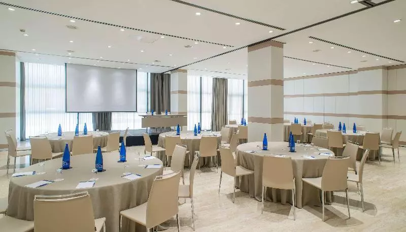 هتل NH Sevilla Plaza De Armas