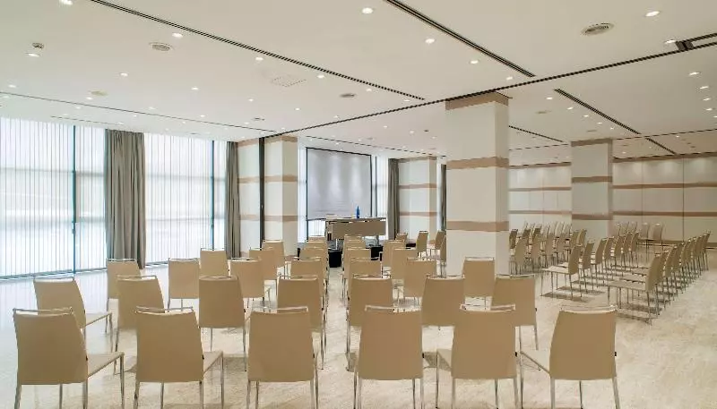 هتل NH Sevilla Plaza De Armas