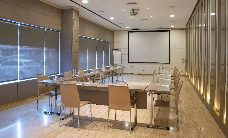 هتل NH Sevilla Plaza De Armas