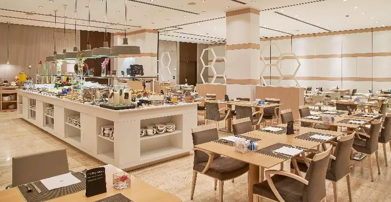 هتل NH Sevilla Plaza De Armas