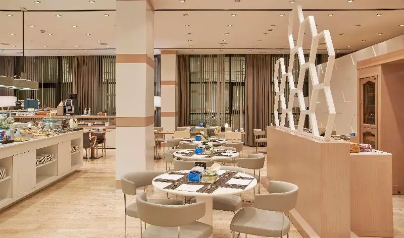 هتل NH Sevilla Plaza De Armas