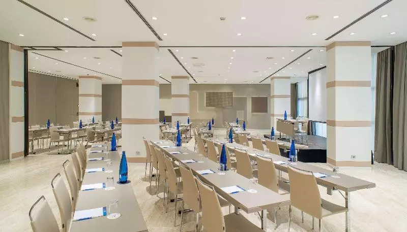 هتل NH Sevilla Plaza De Armas