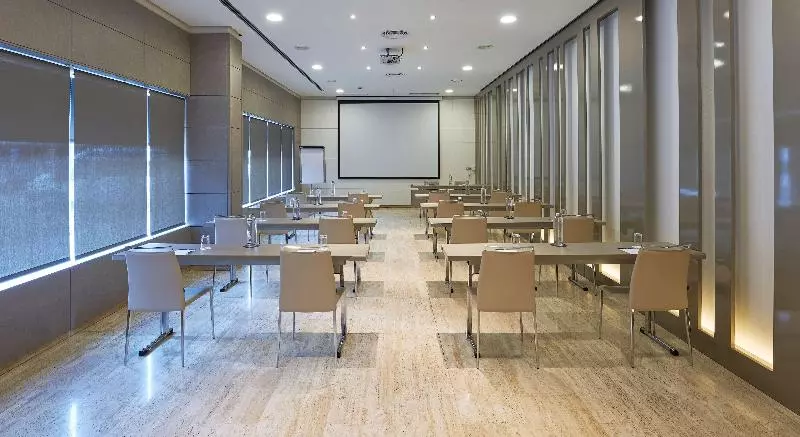 هتل NH Sevilla Plaza De Armas