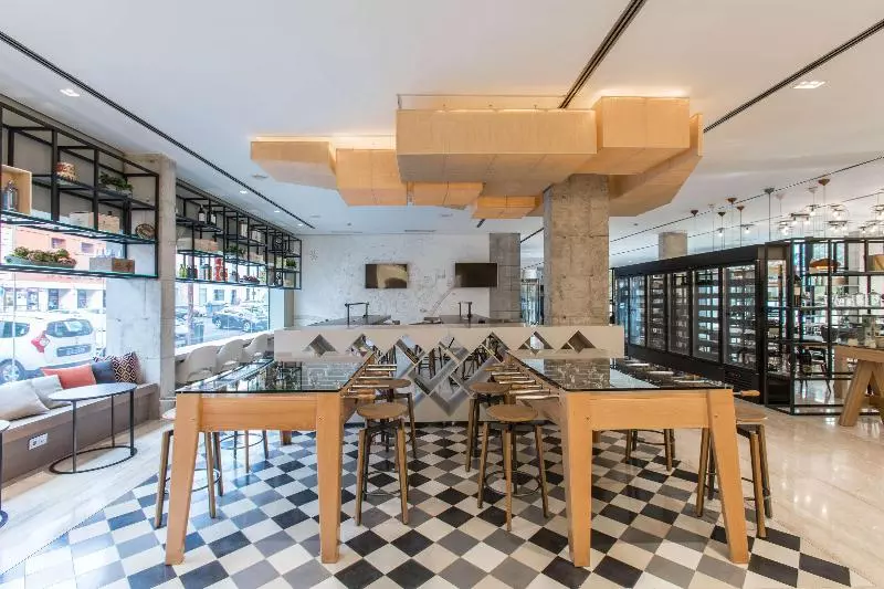 هتل NH Sevilla Plaza De Armas