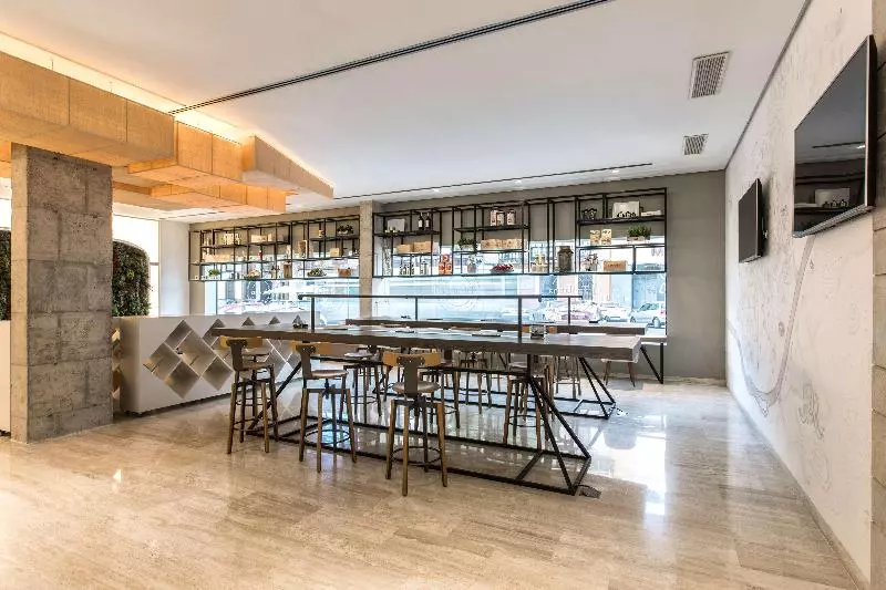 هتل NH Sevilla Plaza De Armas