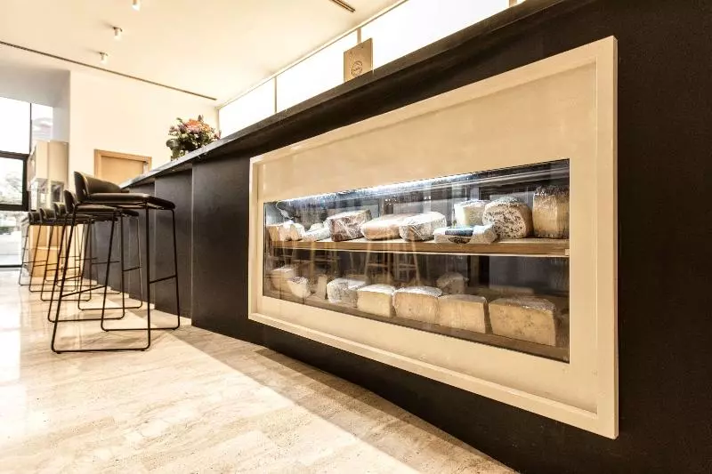 هتل NH Sevilla Plaza De Armas