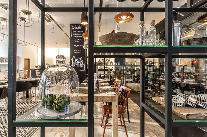 هتل NH Sevilla Plaza De Armas