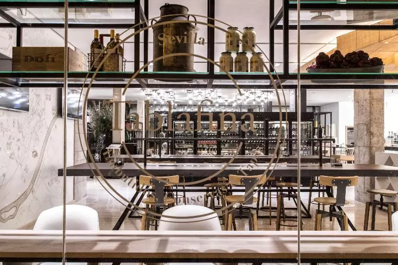 هتل NH Sevilla Plaza De Armas