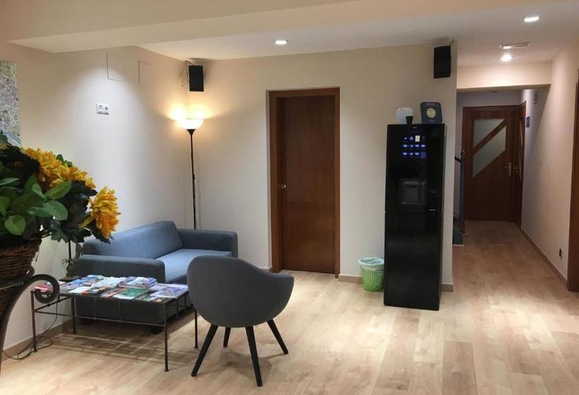 פונדק Pensión Begoña