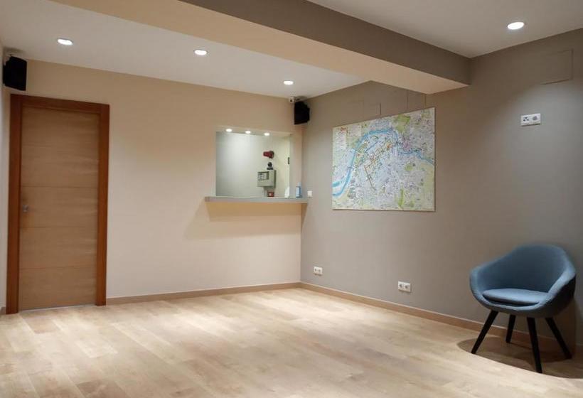 פונדק Pensión Begoña