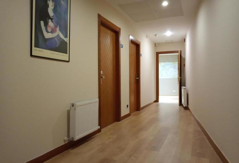 פונדק Pensión Begoña