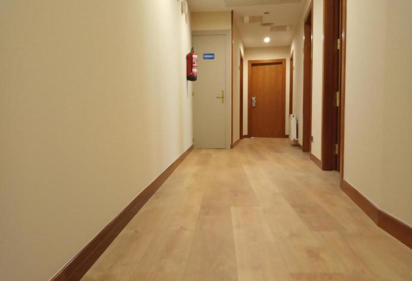 פונדק Pensión Begoña