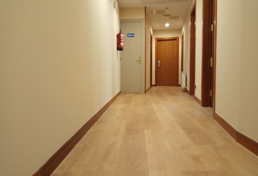 פונדק Pensión Begoña