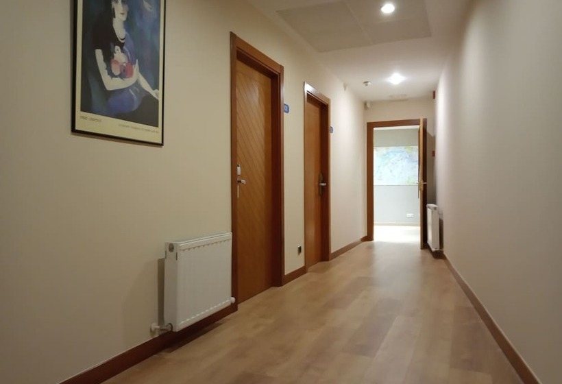 פונדק Pensión Begoña