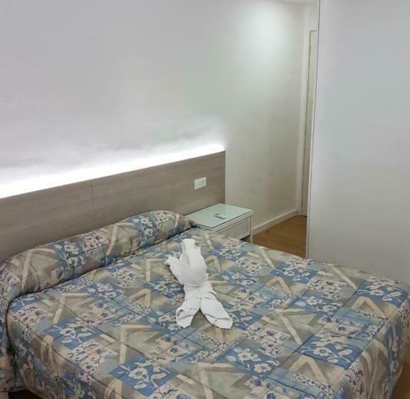 هتل Hostal Montsant