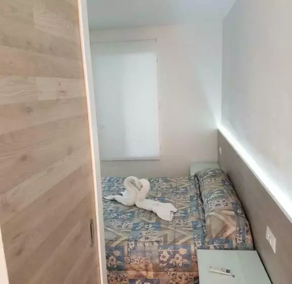 בית מלון כפרי Hostal Montsant