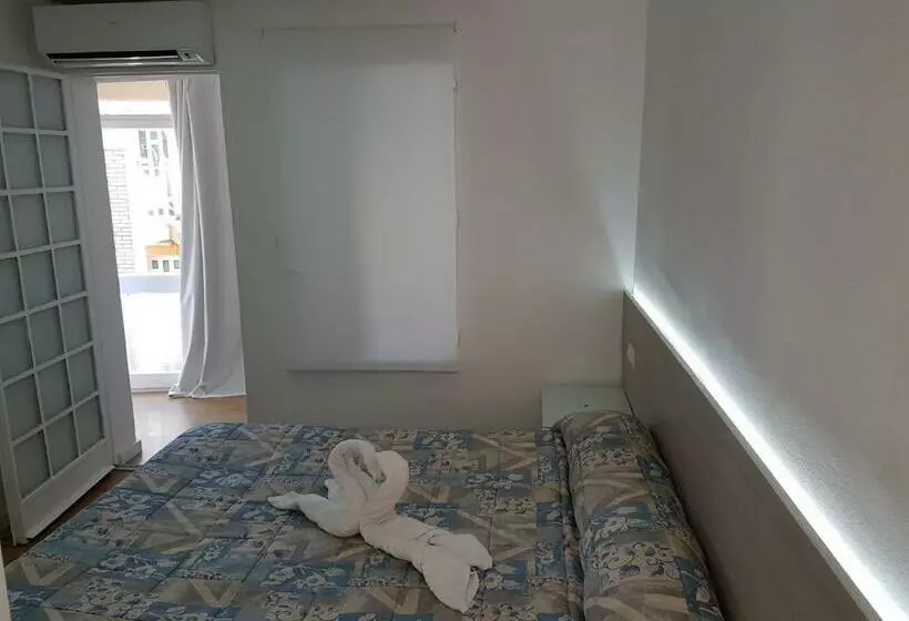 בית מלון כפרי Hostal Montsant