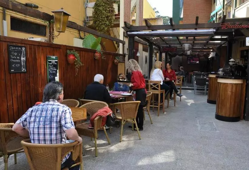 בית מלון כפרי Hostal Montsant