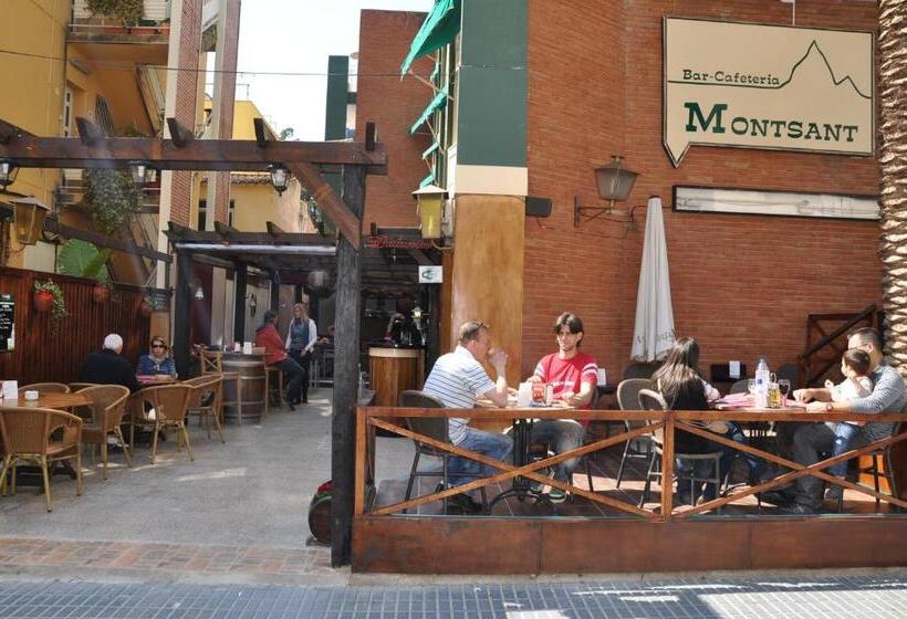 هتل Hostal Montsant