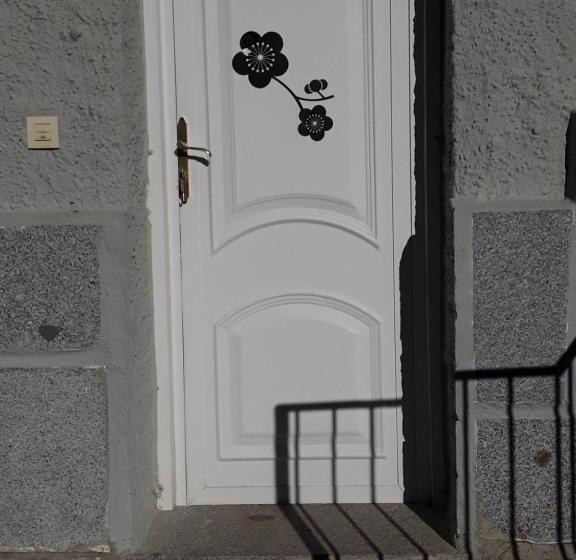 هتل Hostal Restaurante Pasaje