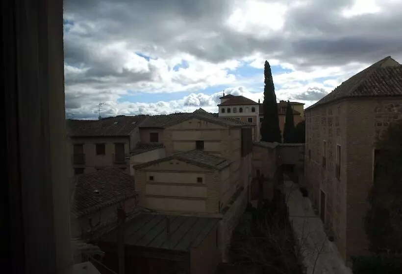 هتل Hostal Santo Tomé