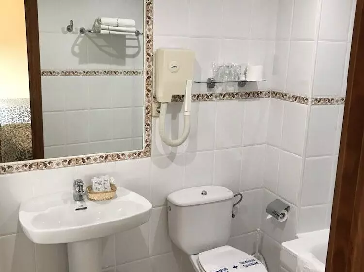 هتل Hostal Santo Tomé