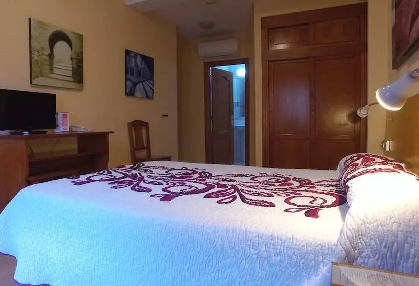 هتل Hostal Santo Tomé