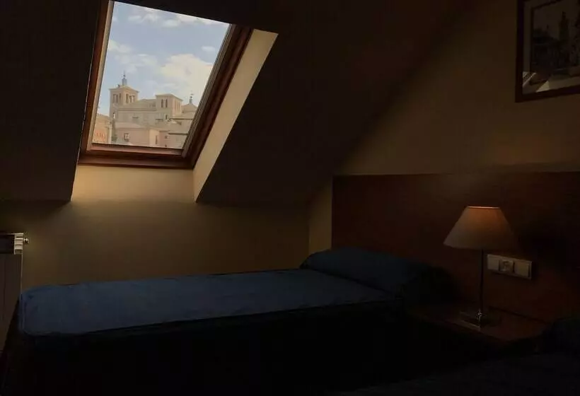 هتل Hostal Santo Tomé