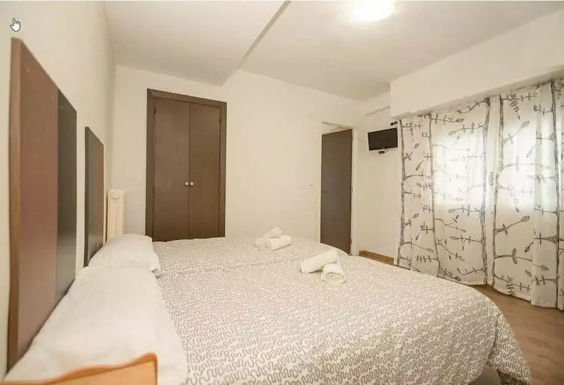 Отель Hostal ávila