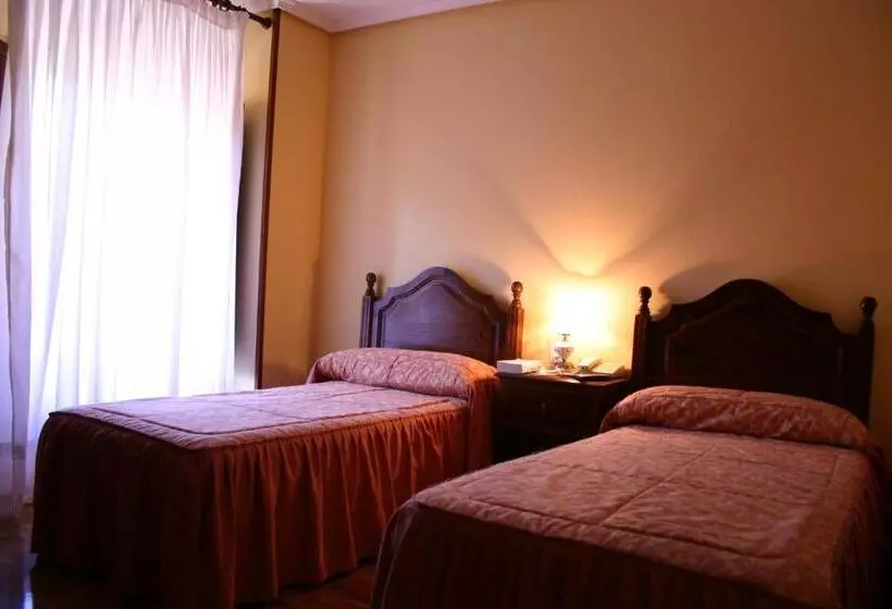 فندق فئة نجمة واحدة Hosteria Pena Sagra