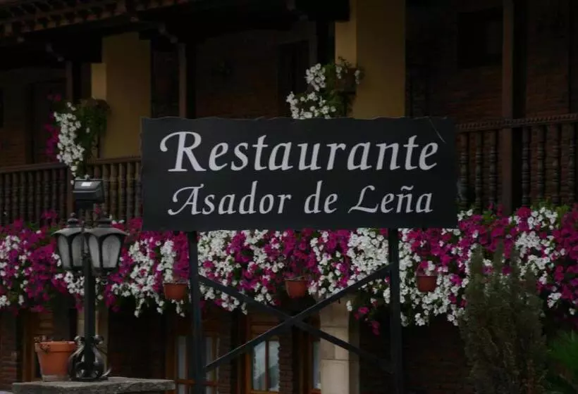 فندق فئة نجمة واحدة Hosteria Pena Sagra