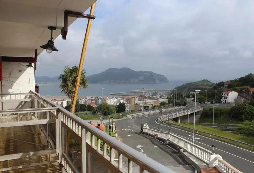 فندق Hostal El Carro