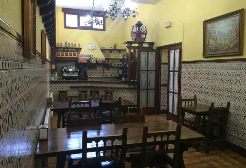 Hotelli Hostal Mimosa