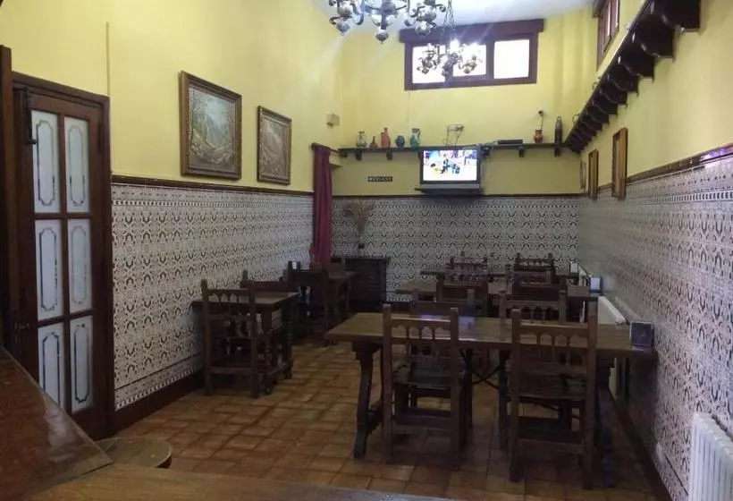 Hotelli Hostal Mimosa