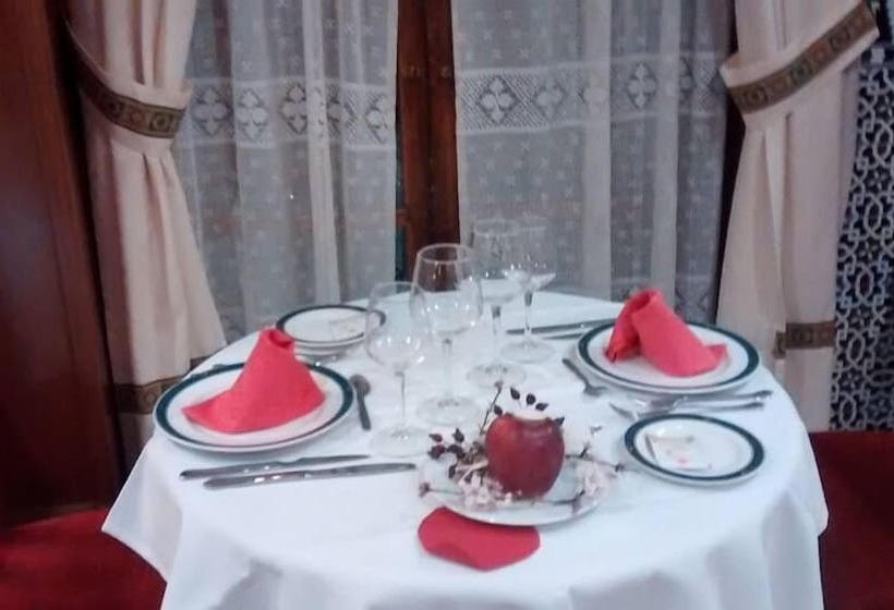 مسافرخانه Hosteria De Rafi