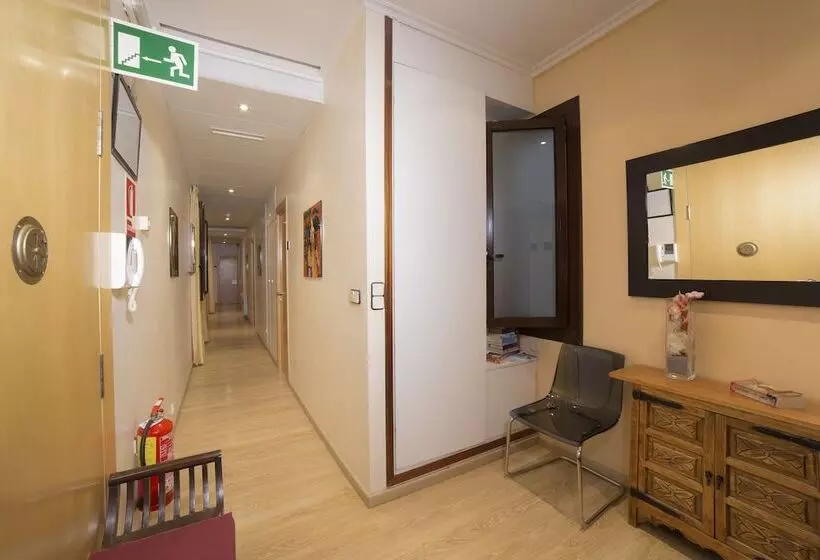 Hotelli Ciudad Condal Hostal   Paseo De Gracia